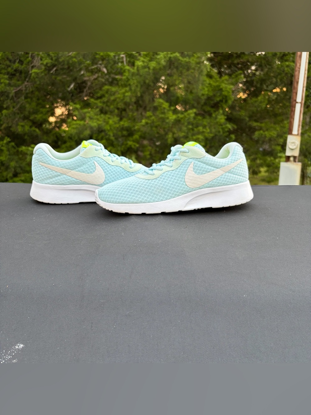 Nike Tanjun athletic shoes Glacier Blue/White/Volt Sz 10 running walking EUC